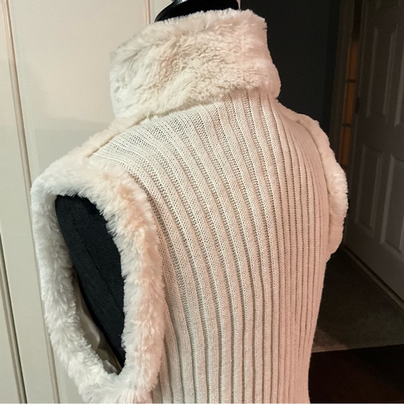 EUC Reversible Faux Fur Vest - Picture 2 of 6